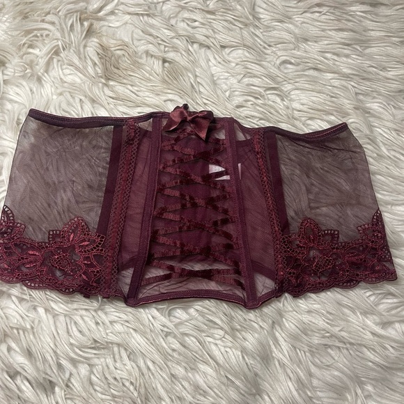 Victoria secret lace garter - Picture 1 of 4